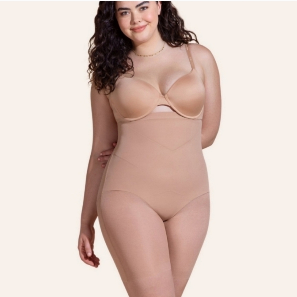 HoneyLove Super Power Short in Sand 3X